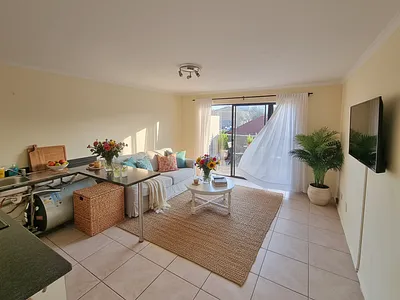 1 Bedroom Apartment To Rent in Cape Town - c7X6.webp