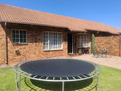 3 Bedroom Townhouse For Sale in Zwartkop, Centurion - wkB0.webp