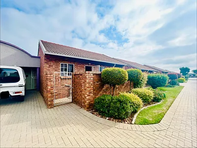 2 Bedroom Townhouse For Sale in Rooihuiskraal North, Centurion - jAjh.webp