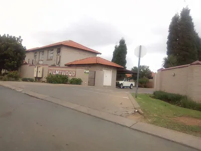 3 Bedroom Townhouse To Rent in Centurion - img