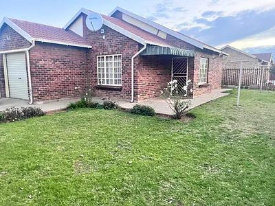 3 Bedroom House For Sale in Bloemfontein - sEuq.webp