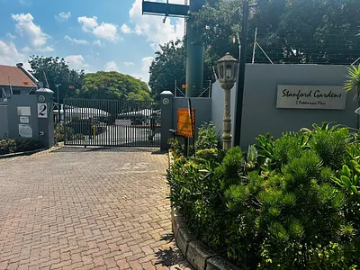 2 Bedroom House For Sale in Bedfordview - c1E3.webp