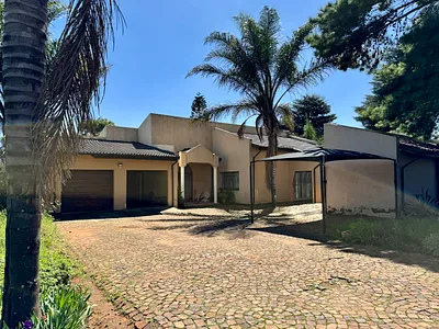 8 Bedroom House For Sale in Glen Austin, Midrand - 28t3.webp