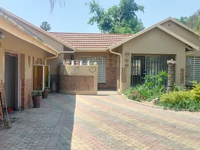 6 Bedroom House For Sale in Polokwane - oc1Z.webp