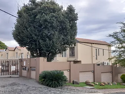 3 Bedroom Apartment To Rent in Randburg - img