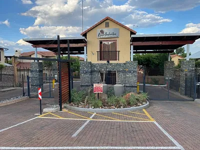 2 Bedroom Townhouse For Sale in Roodepoort - img