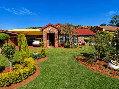 4 Bedroom House For Sale in Akasia - E4Hf.webp