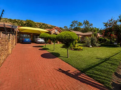 4 Bedroom House For Sale in Akasia - htvc.webp