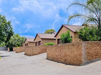 3 Bedroom Townhouse For Sale in Randburg - img