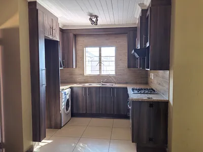 2 Bedroom Apartment To Rent in Pretoria - i2Qz.webp