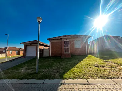 3 Bedroom House For Sale in Centurion - d5wO.webp