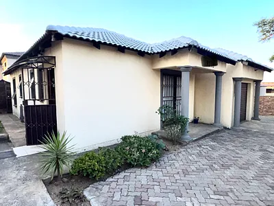 3 Bedroom House For Sale in Centurion - IzeC.webp