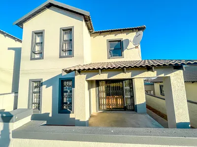3 Bedroom Townhouse For Sale in Centurion - 71c1.webp