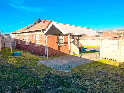 3 Bedroom House For Sale in Centurion - O2WW.webp