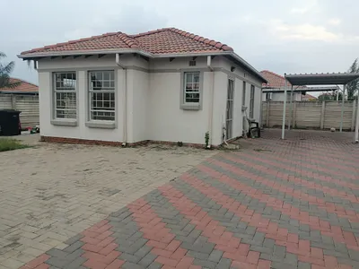 3 Bedroom Townhouse To Rent in Pretoria - Ks8t.webp