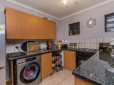 2 Bedroom Apartment For Sale in Pretoria - LMVQ.webp