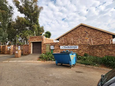 2 Bedroom Apartment For Sale in Kempton Park - 4EJe.webp
