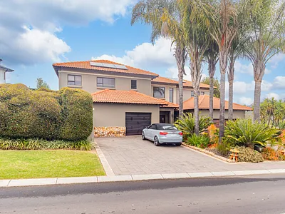 4 Bedroom House For Sale in Roodepoort - 0QdK.webp