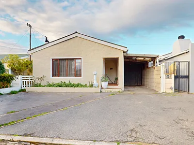 4 Bedroom House For Sale in Strand - GHgb.webp