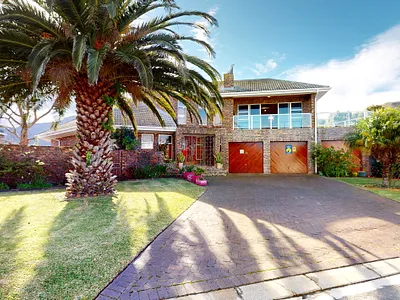 3 Bedroom House For Sale in Kleinmond - rmCT.webp