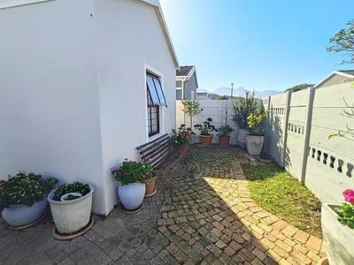 3 Bedroom House For Sale in Onverwacht, Strand - mXCH.webp
