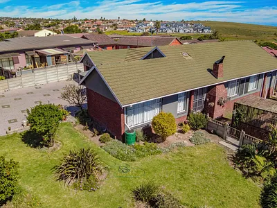4 Bedroom House For Sale in Vredenburg - 6EFi.webp