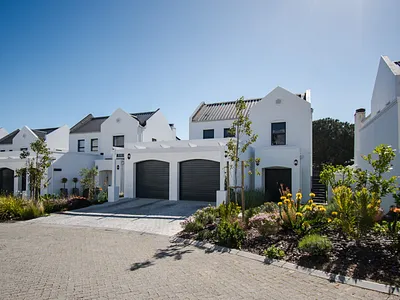 3 Bedroom Townhouse For Sale in Somerset West - 8T8i.webp