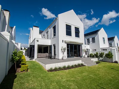 3 Bedroom Townhouse For Sale in Somerset West - YgAY.webp