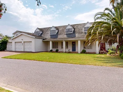 4 Bedroom House For Sale in Blackheath - ywVj.webp