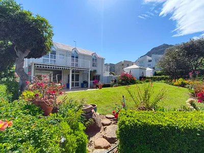 3 Bedroom Townhouse For Sale in Somerset West - on4c.webp