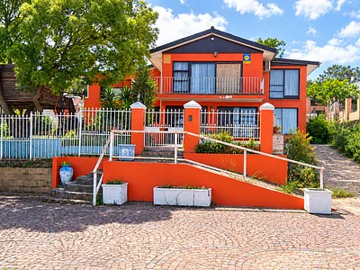 8 Bedroom House For Sale in Stellenbosch - img