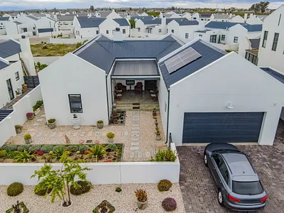2 Bedroom House For Sale in Velddrif - img