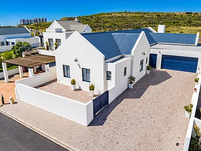 4 Bedroom House For Sale in Langebaan - img