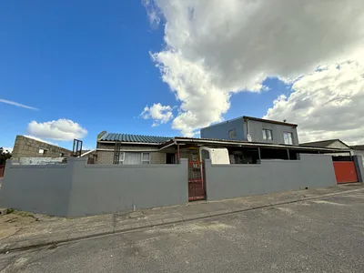5 Bedroom House For Sale in Cape Town - WerU.webp