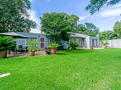 4 Bedroom House For Sale in Randburg - oYKb.webp