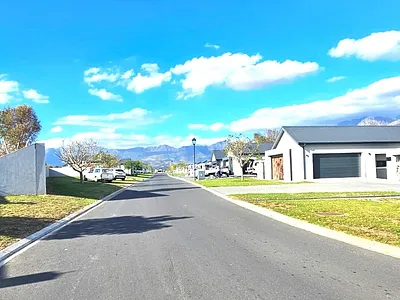 4 Bedroom House For Sale in Paarl - 55xm.webp