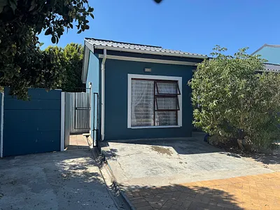 1 Bedroom Apartment To Rent in Gordons Bay - 3RVe.webp