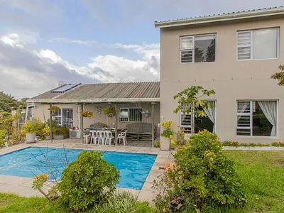 Farm For Sale in Hopefield - 2tqO.webp