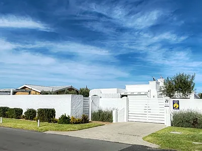2 Bedroom House For Sale in Kleinmond - 2hsf.webp