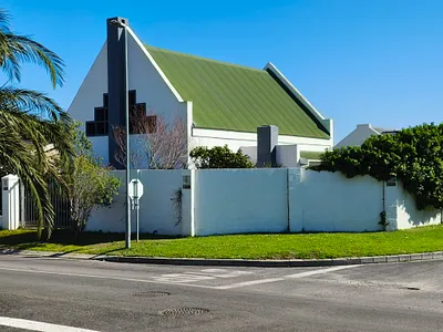 4 Bedroom House For Sale in Gordons Bay - SEAg.webp