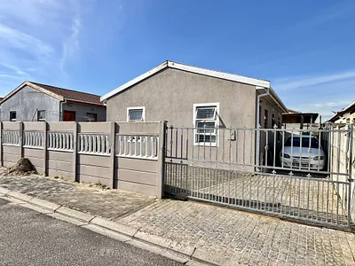 3 Bedroom House For Sale in Mitchells Plain - O51M.webp
