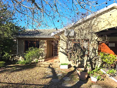 4 Bedroom House For Sale in Paarl - 944K.webp