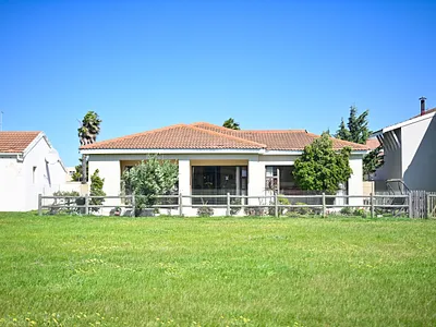3 Bedroom House For Sale in Gordons Bay - 78Yj.webp