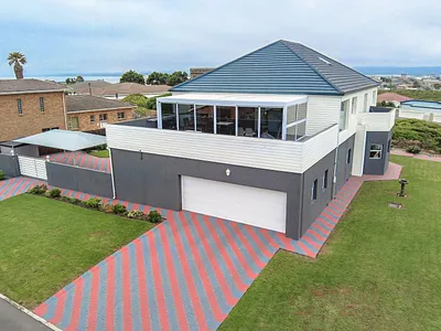 4 Bedroom House For Sale in Yzerfontein - img