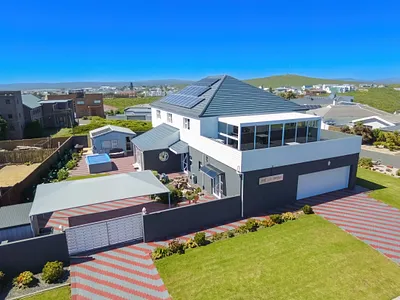 4 Bedroom House For Sale in Yzerfontein - Ki0m.webp