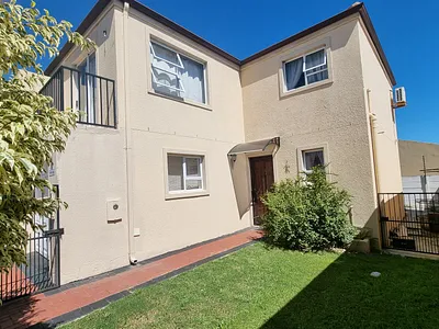 3 Bedroom Apartment For Sale in Gordons Bay - 6REd.webp