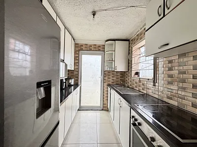 3 Bedroom House For Sale in Mitchells Plain - bZ2t.webp