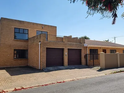 6 Bedroom House For Sale in Strand - RFsM.webp