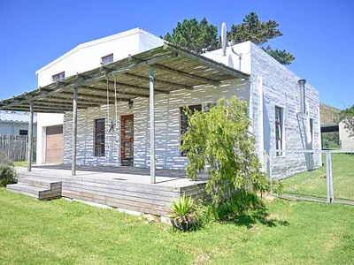 3 Bedroom House For Sale in Pringle Bay - C0QV.webp