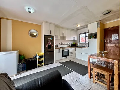 2 Bedroom Apartment For Sale in Cape Town - NDdB.webp